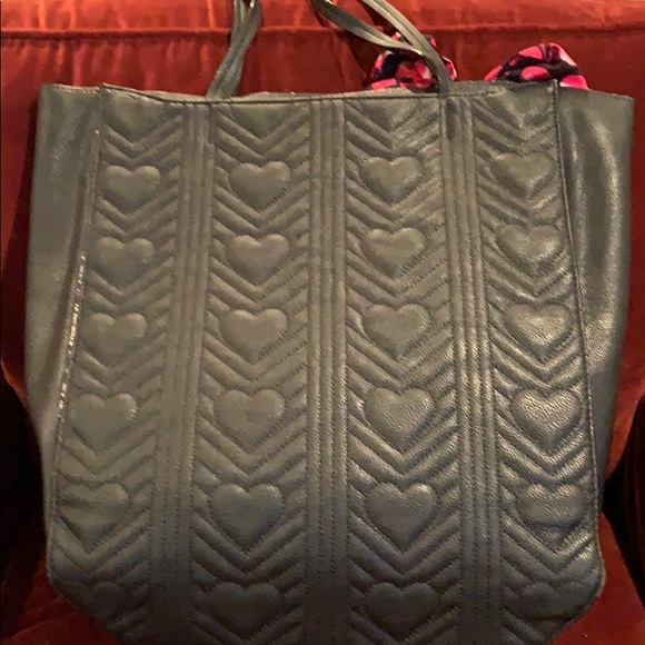 Betsy Johnson large purse w/ pink kiss scarf - Picture 2 of 8